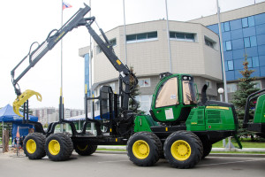 Форвардер John Deere 1510 E