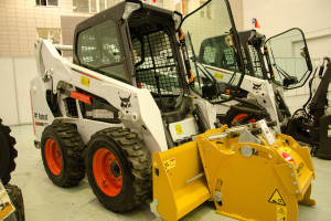 Мини-погрузчик Bobcat S650 c дорожной фрезой Delta P350SL