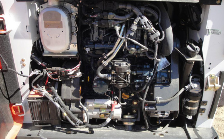 Двигатель Bobcat S770