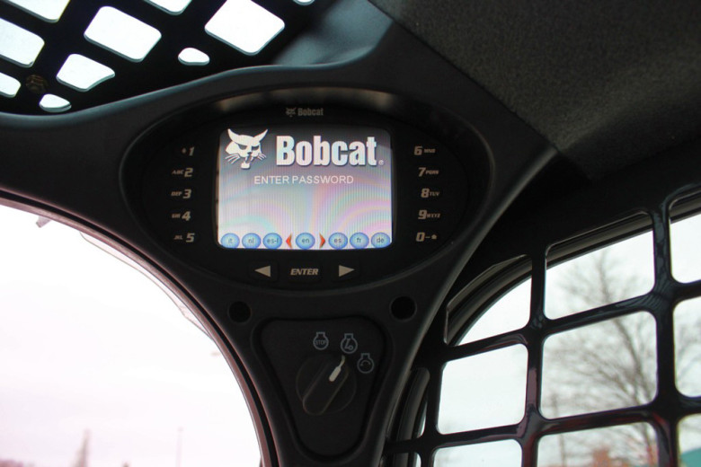 Панель управления  Bobcat S590