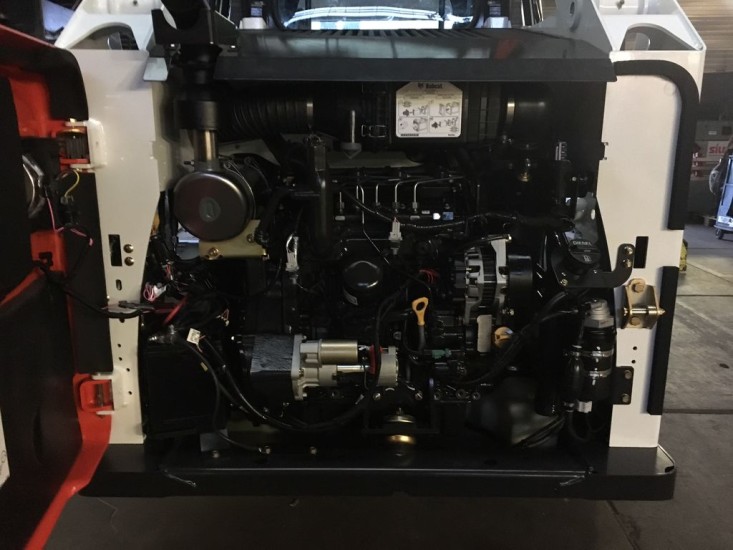 Двигатель Бобкэт S550
